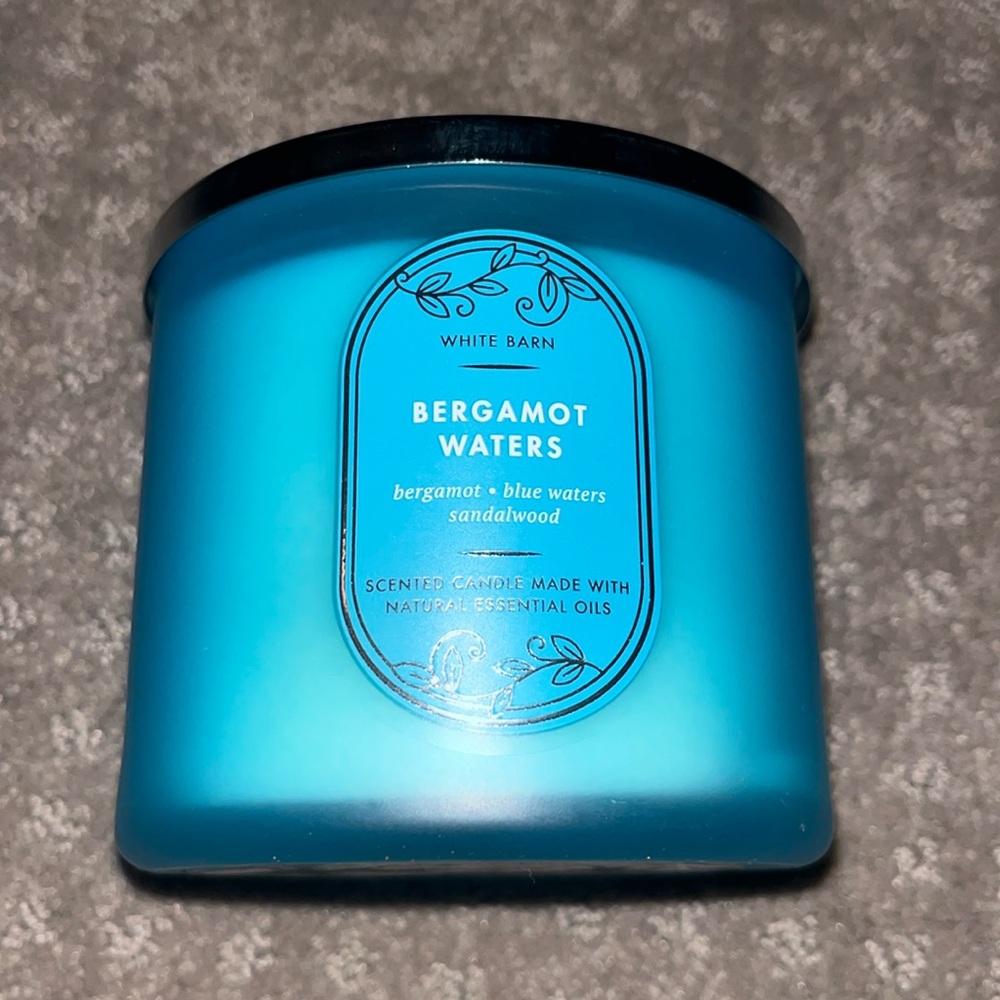 White Barn 3-wick Candle- Bergamot Waters